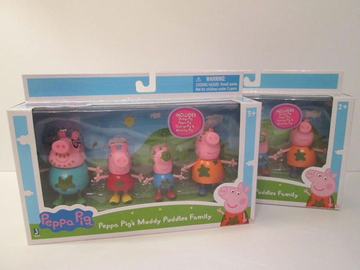 Bộ đồ chơi trẻ em Gia đình chú lợn Peppa này tuy không dành cho trẻ em dưới 3 tuổi nhưng vẫn được bán cho trẻ 2 tuổi - độ tuổi trẻ vẫn hay cho đồ chơi vào mồm nên dễ bị nghẹn.