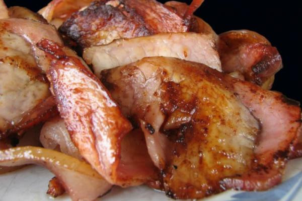 Tại Australia, thịt hun khói được lấy từ phần thịt ba chỉ có mỡ và một đầu luôn có một miếng nạc lưng. Thịt này có thể nướng lên hoặc ăn kèm với trứng.