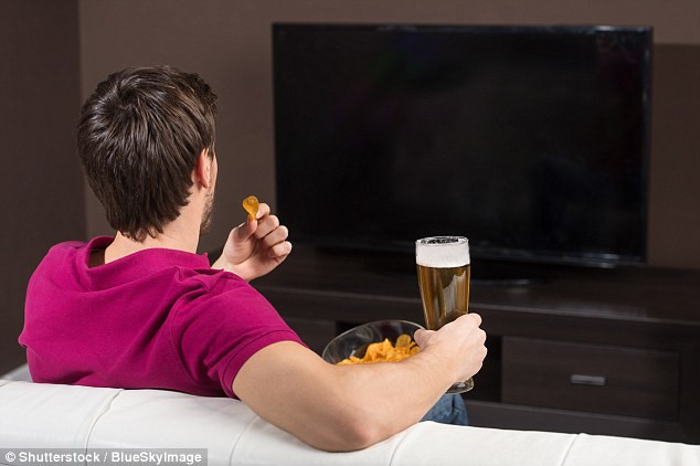 Khi mới được phát minh ra, vị trí của TV là ở trong phòng khách nơi gia đình quây quần. Nhưng rất nhiều căn bếp hiện đại ngày nay có cả TV để phục vụ nhu cầu giải trí dẫn đến ăn vô thức và ăn quá nhiều.