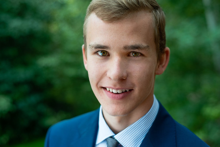 13. Kai Kloepfer (19 tuổi, Công nghệ tiêu dùng) đã nghiên cứu để phát triển dòng súng thông minh, chỉ "nghe lệnh" chủ nhân nhờ áp dụng công nghệ kiểm tra dấu vân tay trong suốt ba năm qua. Mới đây, nam sinh Viện Công nghệ Massachusetts kêu gọi đầu tư được 1,5 triệu USD cho doanh nghiệp của mình. Ảnh: Startitup.
