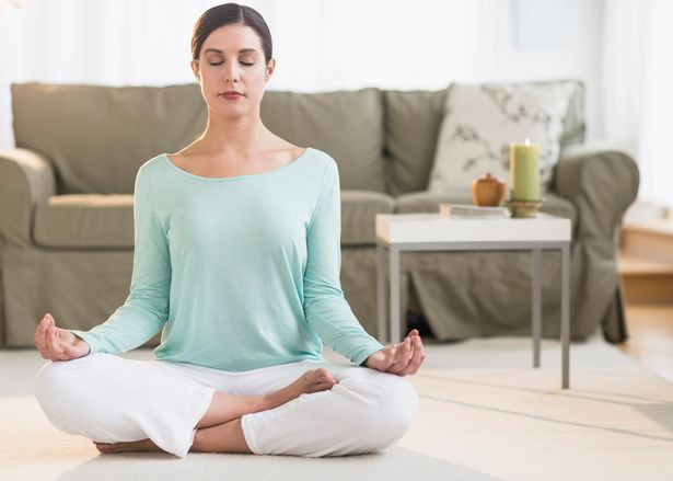 Tuần 6 – thư giãn: Dành khoảng 30 phút mỗi ngày ngồi thiền hoặc tập yoga. Ban đầu bạn có thể không quen nhưng hãy cứ tiếp tục thực hiện như một thói quen hàng ngày.