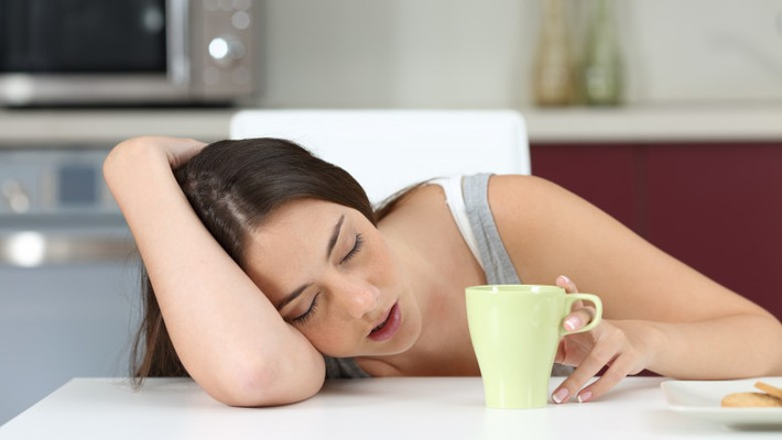 Bạn có để ý thấy vào mùa đông thì mình hơi buồn và lờ phờ hơn. Đây thực sự là một rối loạn do thời tiết. Lượng melatonin song hành với lượng serotonin xuống thấp khiến bạn không chỉ buồn ngủ hơn mà còn không vui vẻ lắm.