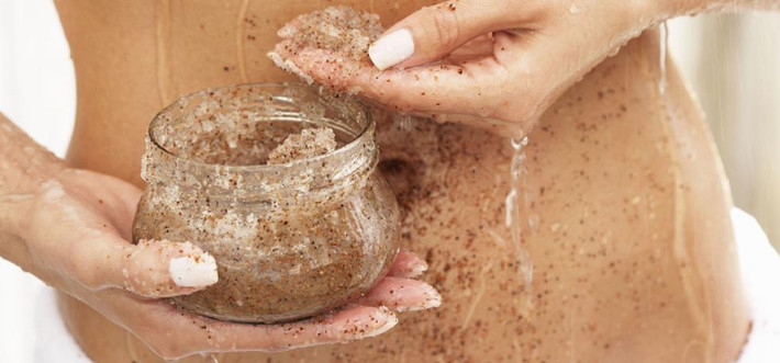 Không tẩy da chết: Điều cơ bản trong giữ gìn vệ sinh thân thể là cần giữ vệ sinh vòng 3, không những thế cần vệ sinh sạch sẽ. Bạn hãy dùng găng tay tẩy da chết hoặc xà phòng tắm có chứa axit salicylic hoặc benzoyl peroxide để tẩy da chết và làm sạch một phần các lỗ chân lông.