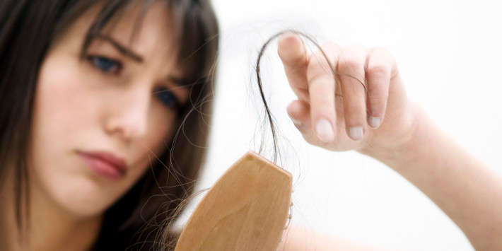 Đinh hương hoặc dầu đinh hương có thể chống rụng tóc nên có thể được dùng để làm dày tóc.