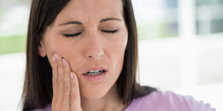 Đinh hương có tác dụng giảm nhẹ cơn đau răng. Đây là một trong những lý do vì sao đinh hương được dùng làm nguyên liệu thành phần trong 99% các loại kem đánh răng.