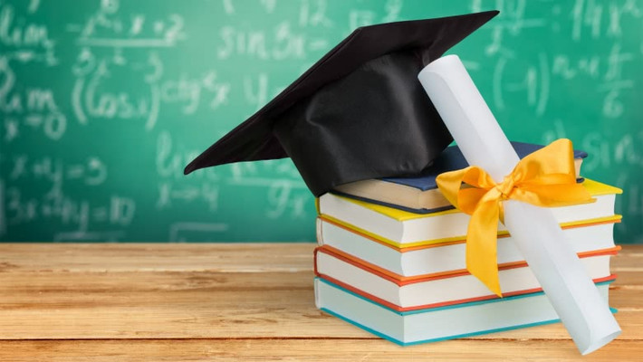 Có nhiều lý do lý giải càng học cao thì bạn sẽ càng sống lâu hơn. Chẳng hạn như bạn có nhiều lựa chọn và kiểm soát cuộc sống tốt hơn, nhận thức tốt hơn, giải quyết tình huống tốt hơn, thu nhập cao hơn nên có điều kiện chăm sóc sức khỏe tốt hơn.