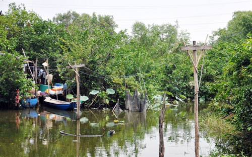 Cuộc sống của ông Phương gần như tách biệt với một Sài Gòn hiện đại, náo nhiệt.