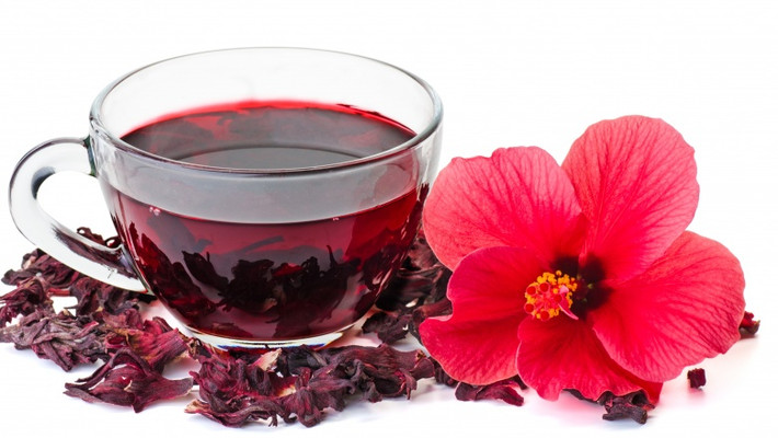 Rất nhiều nước coi uống trà là một lễ nghi để thư giãn. Tuy nhiên, nếu vấn đề căng thẳng bạn đang gặp phải là quá sức chịu đựng thì nên chuyển sang uống trà hoa dâm bụt vì trà này có tác dụng làm giảm huyết áp.