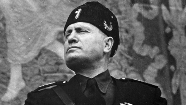 Benito Mussolini (1883 – 1945): Món ăn ưa thích của nhà độc tài người Ý này là salad tỏi băm sốt dầu và chanh. Ông duy trì món ăn này để bảo vệ sức khỏe tim mạch và thường ăn hết cả bát. Nhà lãnh đạo thế giới này cũng thường ăn thịt bê tẩm ướp gia vị, trong đó có cả rau trong vườn.
