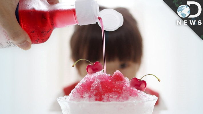 Chất tạo mùi tổng hợp: Khi nhìn thấy một sản phẩm dán nhãn có chất tạo mùi tổng hợp thì bạn có thể hiểu là sản phẩm chứa phụ gia không tự nhiên hay chứa hàng trăm phụ gia. Chẳng hạn như mùi dâu nhân tạo có chứa gần 50 nguyên liệu hóa học.