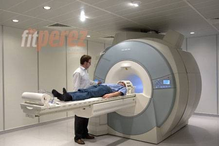 Một nghiên cứu cho thấy 97% bác sĩ cấp cứu yêu cầu bệnh nhân chụp chiếu không cần thiết. Khi được hỏi lý do, họ trả lời rằng vì sợ, vì không chắc chắn và vì cả những lý do không liên quan đến y học khác.