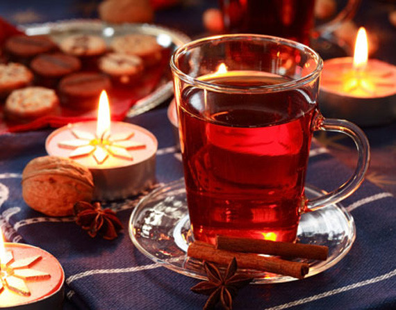 Thời tiết càng lạnh thì máu gần bề mặt da càng bị lạnh nhanh. Vì vậy nguy cơ bị mất nhiệt khi uống rượu trong thời tiết lạnh tăng lên gấp đôi. Có thể quan sát triệu chứng giãn mạch máu ở những người uống rượu bị đỏ mặt, thậm chí mới chỉ uống ít. Ở những người ngày, nhiệt độ mất đi còn nhiều hơn.