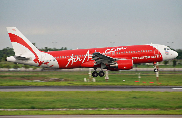 Ngày 27/12/2013, máy bay Airbus 320-200 của AirAsia với mã số đăng ký HS-ABB mang số hiệu chuyến bay FD-3167 đã đâm phải một đàn chim khi bay từ Phuket đến Chiang Mai (Thái Lan) với 181 hành khách trên khoang.