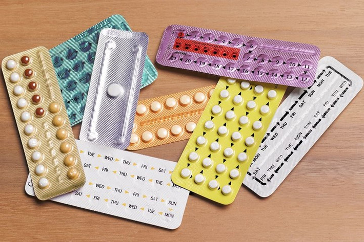 Dùng liệu pháp thay thế hormone estrogen: Sử dụng loại liệu pháp này sau khi mãn kinh có thể tăng nguy cơ ung thư buồng trứng. Theo Hiệp hội Ung thư Mỹ, những người dùng estrogen (không có progesterone) trong ít nhất năm hoặc 10 năm có nguy cơ cao bị ung thư buồn trứng.
