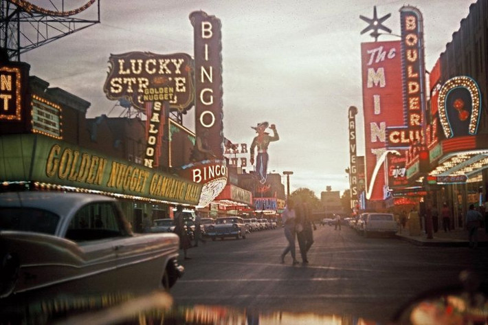 Trên một con đường ở thành phố Las Vegas vào tháng 6/1960. Ảnh: Vintag.