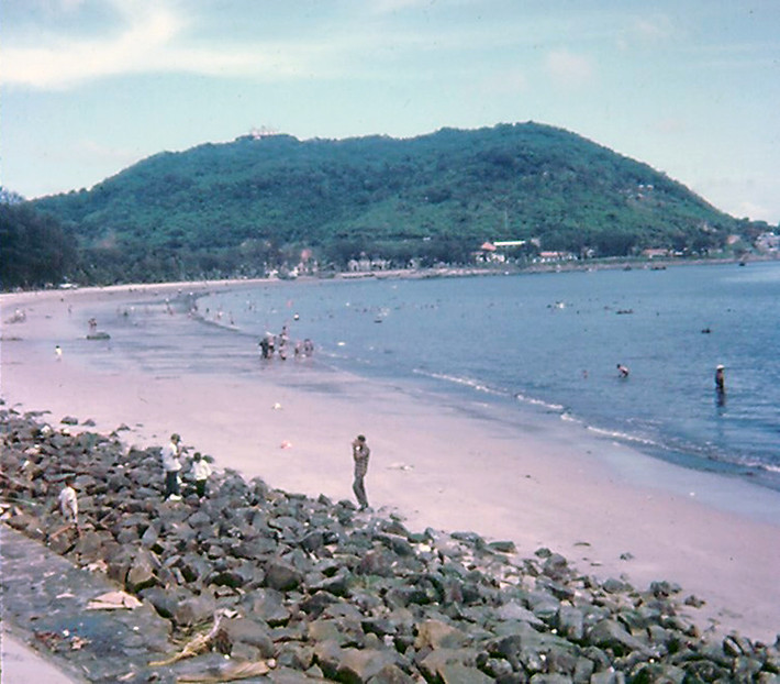 Khung cảnh ở bãi Dài Vũng Tàu năm 1967. Ảnh: Rod O'Dell.