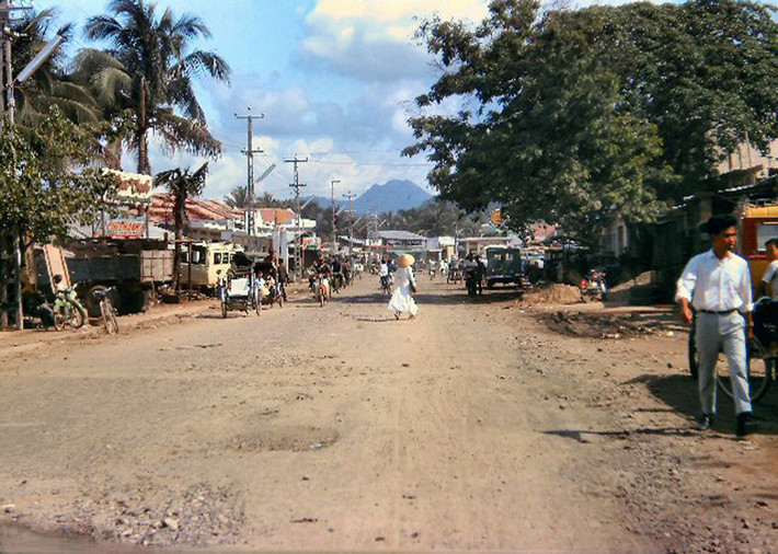Đường Quang Trung, hướng đi cầu Ha Ra. Ảnh: 459thsignal.org.