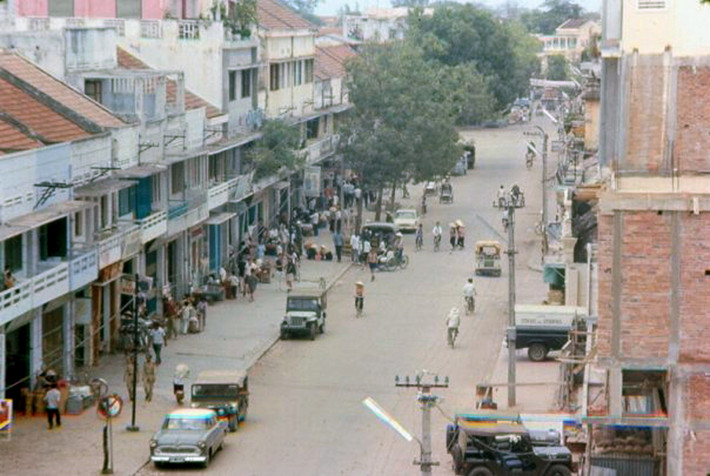 Góc nhìn trên cao: Từ đường Độc Lập nhìn về phía đường Phan Bội Châu. Ảnh: 459thsignal.org.