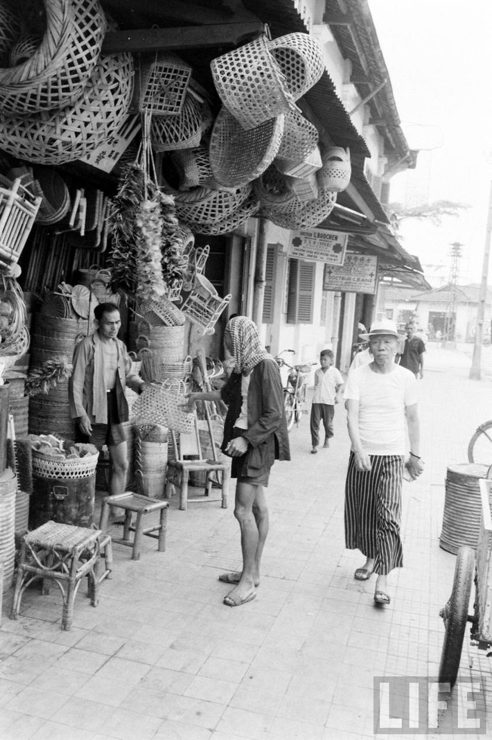 Một cửa hàng bán đồ mây tre đan ở Đà Lạt. Ảnh: Life.