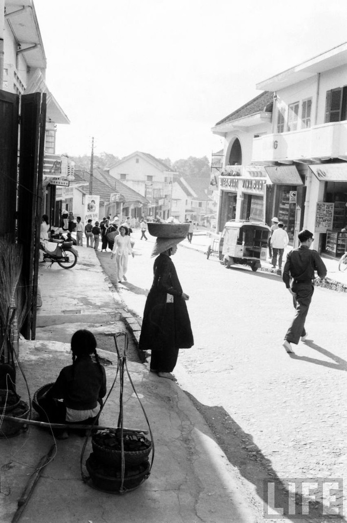 Dốc Minh Mạng, nay là khu "phố Tây" Trương Công Định của Đà Lạt. Ảnh: Life.