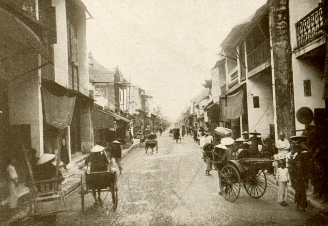 Phố Khách của người Hoa ở Nam Định (nay là phố Hoàng Văn Thụ). Ảnh: Belleindochine.free.fr.
