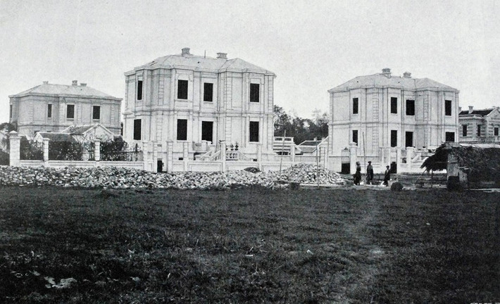 Các khu nhà do anh em Debeaux xây dựng ở Hà Nội. Ảnh: Gallica.bnf.fr.
