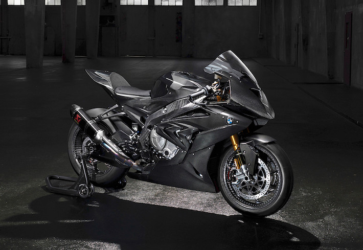 Được sản xuất với số lượng giới hạn chỉ trong 1 năm (2013-2014), BMW S1000RR HP4 là phiên bản "đỉnh cao" nhất của dòng siêu môtô S1000RR. Tại triển lãm EICMA 2016, BMW đã chính thức "hé lộ" về phiên bản HP4 mới dựa trên cơ sở S1000RR thế hệ thứ 2 qua mẫu xe ý tưởng HP4 Race Concept.