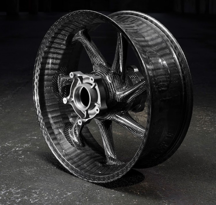 Không chỉ có khung xe, gần như 100% "dàn ngoài" của HP4 Race Concept cũng đều được làm từ sợi carbon, ngay cả cặp mâm 7 cánh theo phong cách Marchesini M7 của xe. Trên chiếc xe, chỉ có phần bình xăng vẫn buộc phải làm bằng hợp kim bình thường do tính hòa tan mạnh của xăng sẽ ảnh hưởng tới keo dán các lớp sợi carbon.