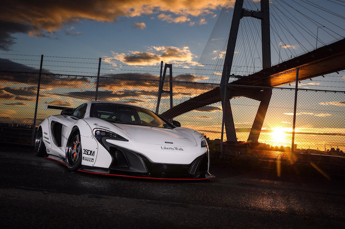 Là một hãng độ ngoại thất, Liberty Walk đã giữ nguyên bản hệ động lực của 650S. Với động cơ 3.8l tăng áp kép 641 mã lực và mô-men xoắn cực đại 678 Nm, chiếc xe chỉ mất 3 giây để tăng tốc từ 0-100 km/h và đạt tốc độ tối đa 333 km/h.
