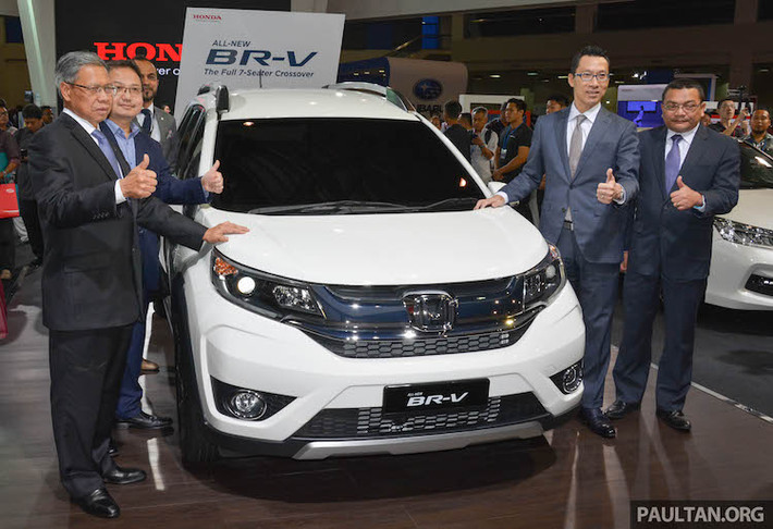 Vừa được Honda hé lộ lần đầu tiên tại Malaysia, tuy nhiên mẫu MPV 7 chỗ "lai" crossover Honda BR-V gía rẻ đã xuất hiện lần đầu tại Indonesia từ 1 năm trước đây. Ngoài Indonesia, mẫu xe này cũng đã xuất hiện tại thị trường Thái Lan và Ấn Độ.