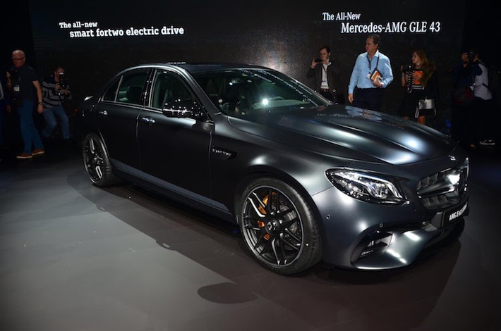 Giống như những bản E63S khác, E63S Edition 1 được trang bị khối động cơ 4.0l V8 tăng áp kép đã quá quen thuộc trên những chiếc Mercedes-AMG đời mới, đạt 604 mã lực/850 Nm. Động cơ này cũng được trang bị công nghệ ngắt 1/2 số xi-lanh ở tua máy từ 1000 tới 3250 rpm.