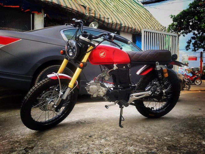 Honda 67 hay Honda SS50 là một trong những dòng xe côn tay phổ biến và lâu đời nhất tại Việt Nam, Với tuổi đời hàng chục năm, chiếc xe cũng đã được người chơi trên khắp cả nước tìm cách độ lại để trở nên hiện đại và hấp dẫn hơn. Mới đây nhất, xưởng độ Tự Thanh Đa tại Sài Gòn cũng đã vừa "trình làng" một phiên bản Honda 67 Scrambler mới.