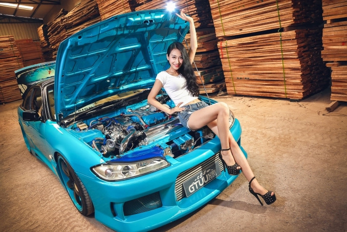 Trên thế hệ S14, Nissan đã trang bị cho Silvia 3 loại động cơ 4 xi-lanh thẳng hàng chính gồm 2.4l nạp khí tự nhiên, mã hiệu KA24DE, 2.0l nạp khí tự nhiên SR20DE và 2.0l tăng áp SR20DET. Đi kèm với các động cơ này là hệ dẫn động bánh sau và hộp sốtự động 4 cấp/tay 5 cấp.