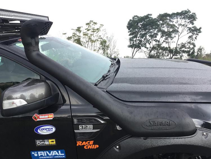 Khối động cơ diesel 5 xi-lanh thẳng hàng 3.2l Duratorq của Ranger Wildtrak với công suất 147 kW và mômen xoắn 470 Nm vẫn được giữ nguyên. Tuy nhiên để giúp động cơ "thở" khi qua vùng nước ngập, cổ hút Safari đã được lắp ở bên phải thân xe.