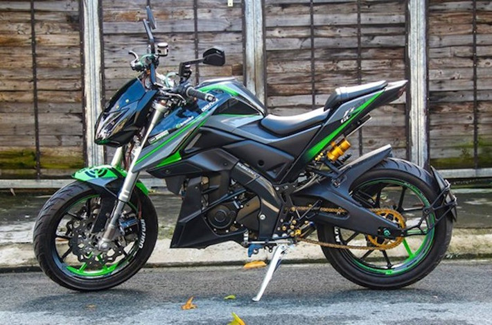 Vốn có dáng naked bike nguyên bản khá nhàm chán, chiếc xe côn tay Yamaha FZ150i cũ đã được một biker Sài Gòn "lột xác" hoàn toàn với ngoại hình cực độc đáo và mang tên gọi mới là FZ150i GLE. So với FZ150i nguyên bản, chiếc xe độ này đã có kiểu dáng khác biệt hoàn toàn nhờ bộ vỏ từ chiếc TFX150 mới ra mắt của chính Yamaha.