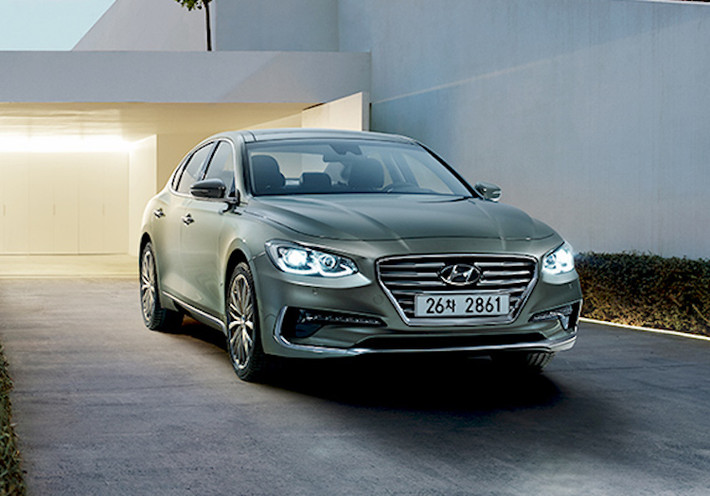 Nếu không tính tới các dòng xe thuộc thương hiệu hạng sang Genesis, Hyundai Grandeur 2017 sẽ là mẫu xe sang trọng nhất hiện tại mang thương hiệu Hyundai. Tính tới nay đã trải qua 6 thế hệ, chiếc Grandeur mới nhất vừa được chính thức ra mắt đầu tiên tại thị trường "quê nhà" Hàn Quốc.