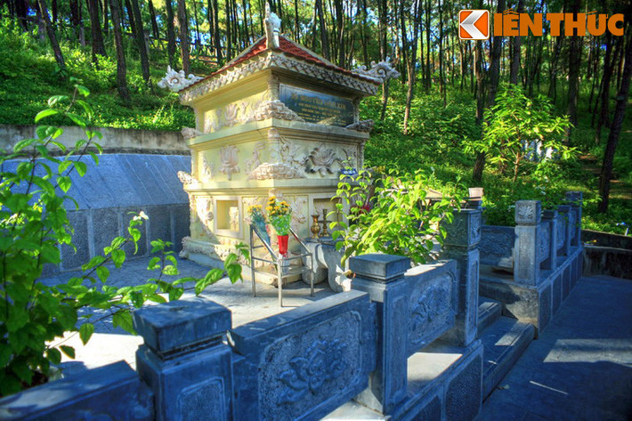 Mộ cụ Nguyễn Sinh Xin - em trai Chủ tịch Hồ Chí Minh.