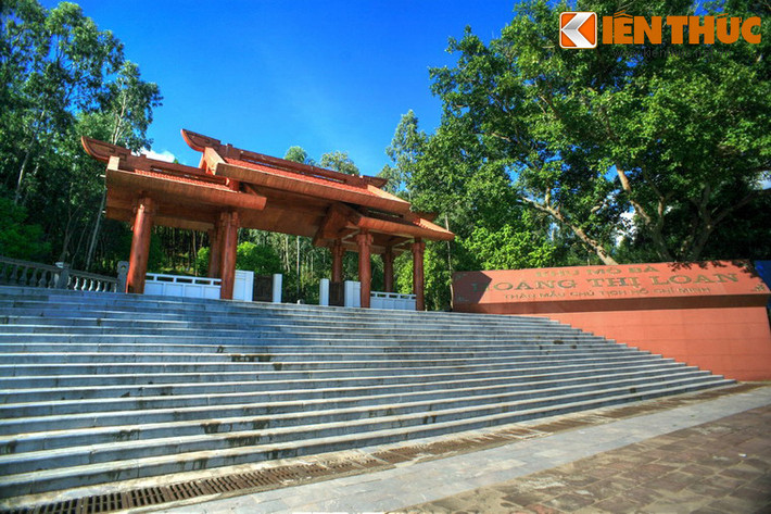 Núi Động Tranh thuộc xã Nam Giang, huyện Nam Đàn, tỉnh Nghệ An là nơi an nghỉ của thân mẫu Bác Hồ - bà Hoàng Thị Loan (1868 - 1901).