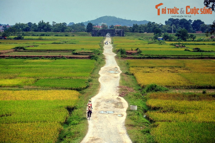 4. Nằm ở huyện Vĩnh Lộc, tỉnh Thanh Hóa, thành nhà Hồ được công nhận là Di sản thế giới vào năm 2011. Còn gọi là thành Tây Đô, thành An Tôn, thành Tây Kinh hay thành Tây Giai, thành nhà Hồ là kinh đô của nước Đại Ngu thời nhà Hồ, năm 1400-1407. Ảnh: Cảnh quan trong thành nhà Hồ.