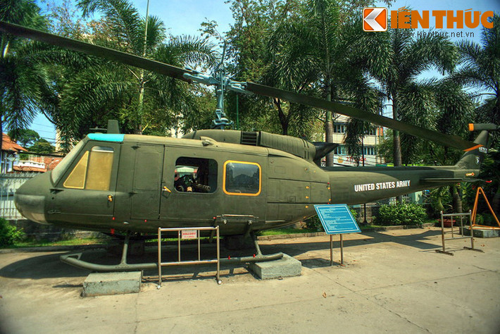 Một trong những hiện vật tiêu biểu nhất ở đây là UH-1 - loại trực thăng nổi tiếng nhất trong chiến tranh Việt Nam. Vào tháng 4/1949, trên 2.200 trực thăng dòng UH đã được quân Mỹ sử dụng trên chiến trường Việt Nam để đảm nhiệm vai trò chi viện hỏa lực, vũ trang hộ tống, vận tải, tải thương.