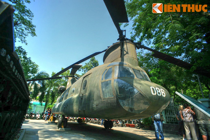 Năm 1965, Sư đoàn Kỵ binh bay số 1 của Mỹ sang Việt Nam tham chiến đã được trang bị CH - 47 (Chinook) - loại trực thăng hạng nặng hiện đại nhất thế giới lúc đó. Chinook được sử dụng để chuyển quân, vũ khí hạng nặng và hỗ trợ hậu cầu cho chiến trường.