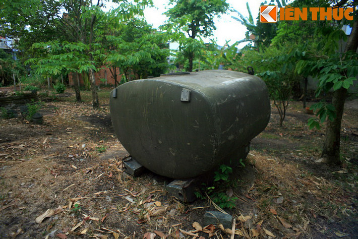 Sang thời chống Mỹ, địa đạo Phú Thọ Hòa thường được các đơn vị đặc công, biệt động dùng làm bàn đạp tấn công vào nội thành Sài Gòn, gây cho địch nhiều tổn thất nặng nề... Ảnh: Bồn xăng của Mỹ từ trước 1975 trong khuôn viên khu di tích.