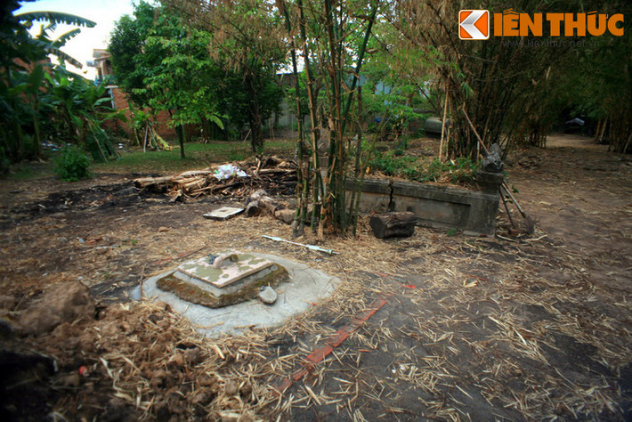 Tiền thân của địa đạo Phú Thọ Hoà là những chiếc hầm bí mật từ thời chống Pháp. Từ năm 1947, do yêu cầu cuộc kháng chiến, hệ thống địa đạo liên xã bắt đầu hình thành, kéo dài từ ấp Lộc Hoà lên Ấp Bình Long, Bình Đông qua Bình Hưng Hoà đến Gò Đậu…Ảnh: Một góc khu di tích địa đạo Phú Thọ Hòa.