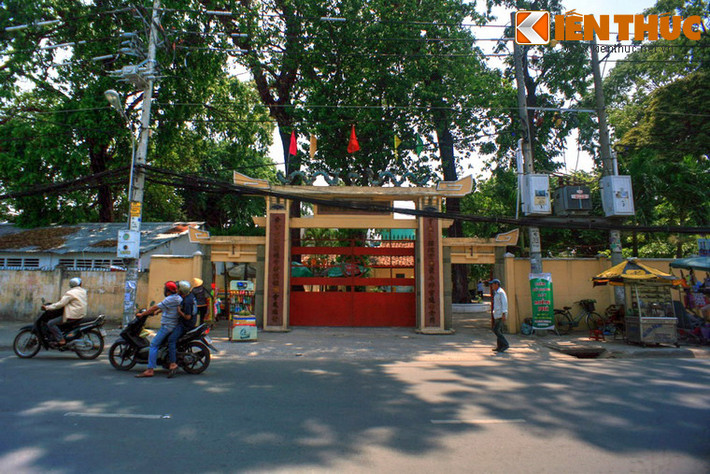 Tọa lạc trên một khu đất rộng 1.500m2 bên đường Thống Nhất thuộc quận Gò Vấp, TP HCM, đình Thông Tây Hội là ngôi đình cổ nhất của vùng đất Gia Định xưa và của cả khu vực Nam Bộ.