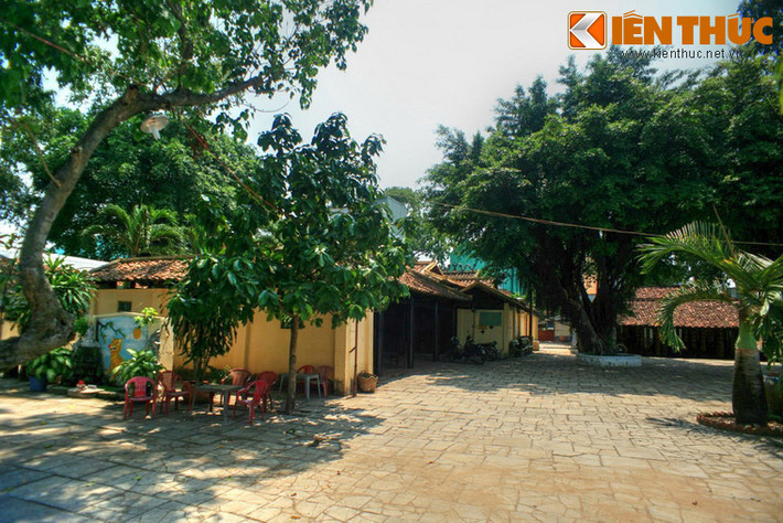Ngày nay toàn bộ khu đình vẫn gìn giữ được gần như nguyên vẹn cấu trúc và vật liệu xây dựng của ngôi đình cổ. Mặt bằng kiến trúc của đình tạo thành hai trục song song với nhau: một trục dài (trục chính) gồm võ ca, chính điện (khu nhà bên trái trong ảnh); một trục ngắn (trục phụ): nhà hội sở (khu nhà bên phải).