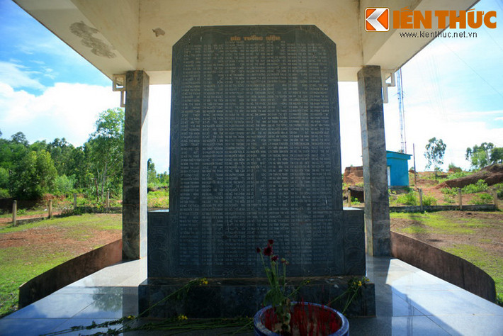 Đến khoảng 10h sáng, lính Hàn Quốc tập trung người dân bị bắt tại ba địa điểm gần nhau là Dốc Rừng, đồng Chồi Giữa, đám ruộng Giếng thuộc xóm An Phước – xóm Cầu. Đến khoảng 16h cùng ngày, đám lính vây quanh, chĩa mũi súng vào những người dân đang hoảng sợ cực độ rồi đồng loạt nã đạn. Hầu hết những người này đã chết ngay tại chỗ.