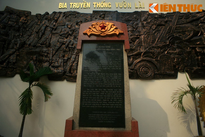 Trong sự kiện này, nhân dân khu vực Vườn Lài đã nổi dậy phối hợp với lực lượng vũ trang làm chủ khu vực trong 7 ngày đêm, đánh lui nhiều cuộc phản kích của địch. Ảnh: Bia truyền thống ở Ngã ba Vườn Lài.