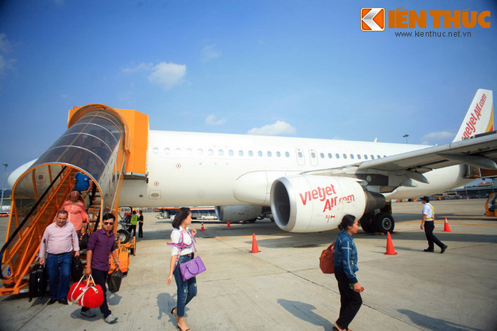 Có lẽ, chỉ rất ít người nhớ về lịch sử vô cùng dữ dội của sân bay Tân Sơn Nhất trong cuộc chiến tranh Việt Nam. Đường băng của sân bay là nơi đã diễn ra những trận xung phong đầy máu lửa của các chiến sĩ Giải phóng trong chiến dịch Mậu Thân 1968 và chiến dịch giải phóng Sài Gòn 1975.