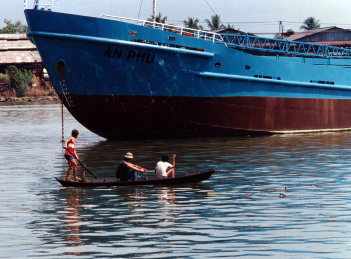 Chuyến đò trên sông Sài Gòn.