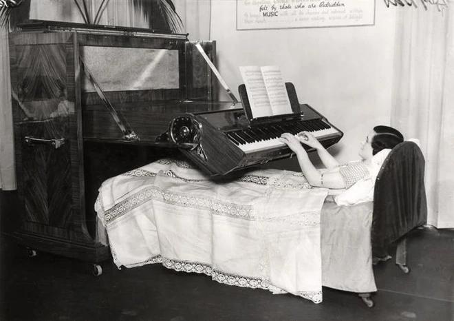 Giường piano: Ra đời vào năm 1935 tại Anh, chiếc giường này giúp người ta có thể vừa nằm, vừa chơi đàn. Sáng chế phù hợp những người bệnh hoặc tàn tật phải nằm liệt giường.Tuy nhiên, nó chỉ ở trong giai đoạn nguyên mẫu.